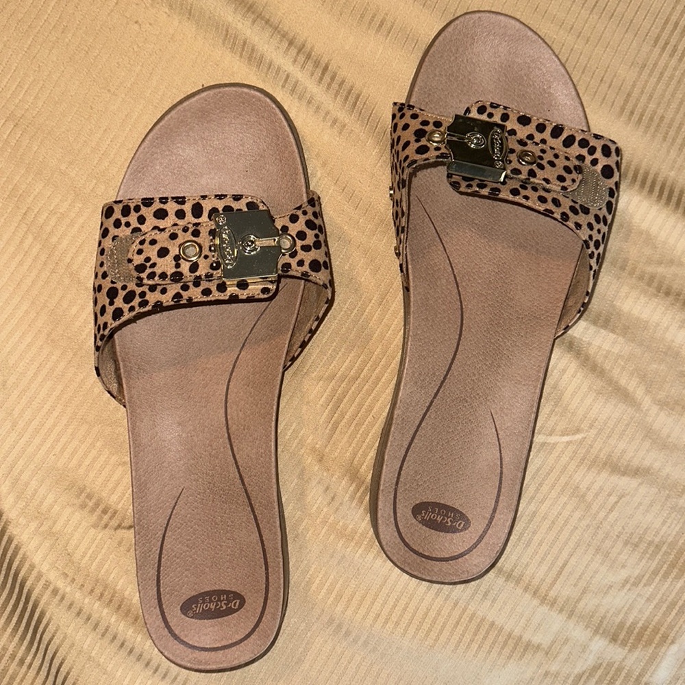 Dr Scholls Leapord Velcro Flat Sandal with .5 inch lift - women’s 8.5